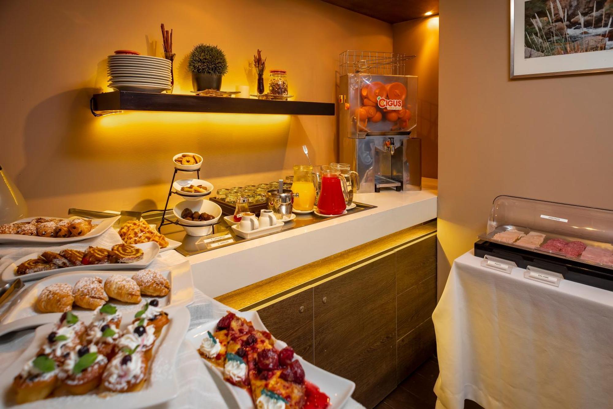 סנטיאגו Hotel Los Espanoles Plus מראה חיצוני תמונה
